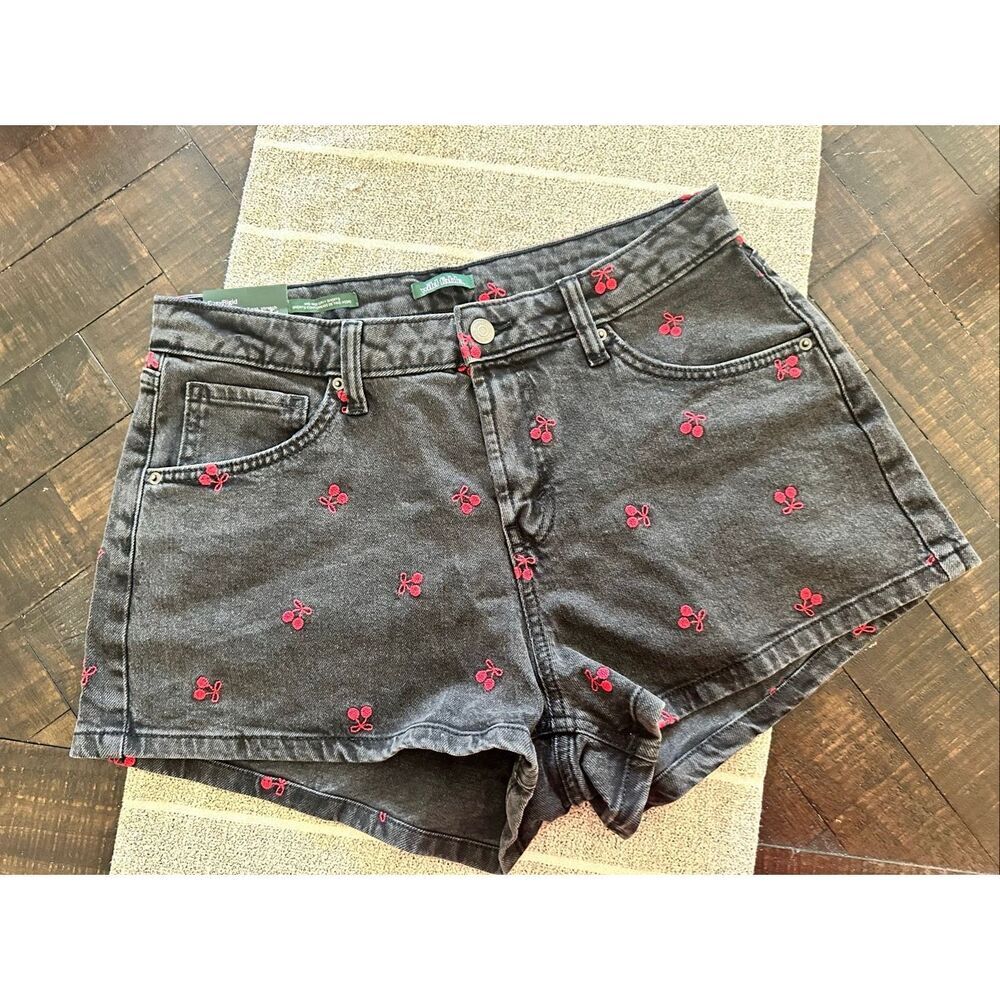 Wild Fable Black Wild cherry Jean Embroidered Shorts Size 8 New - Picture 2 of 4
